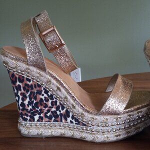 Cute mixed media platform wedges Leoprd, gold beaded.